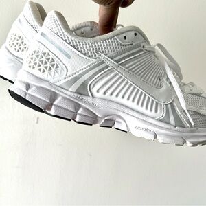Nike Zoom Vomero Sneakers